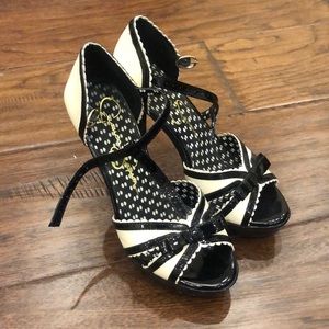Jessica Simpson B&W heels